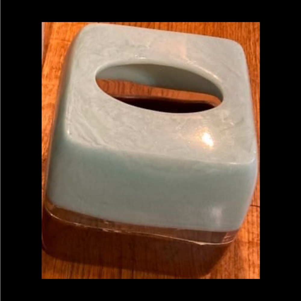 Croscill tissue holder brown, blue and silverr